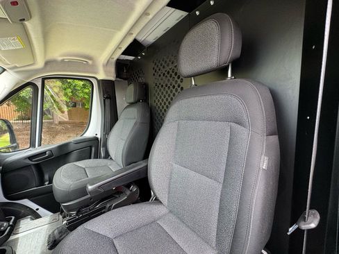Used 2025 RAM ProMaster 2500 w/ U-Haul Equipment Group FWD image 10