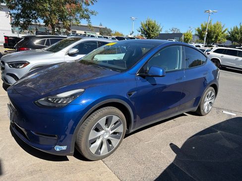 Used 2021 Tesla Model Y Long Range AWD/4WD image 2