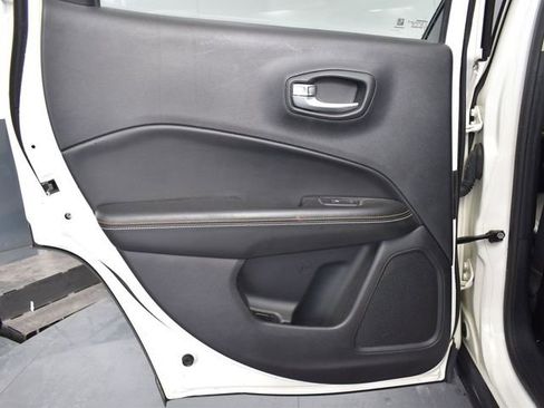 Used 2018 Jeep Compass Latitude w/ Cold Weather Group image 29