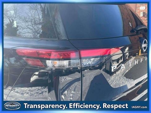 Certified 2024 Nissan Pathfinder SV image 11