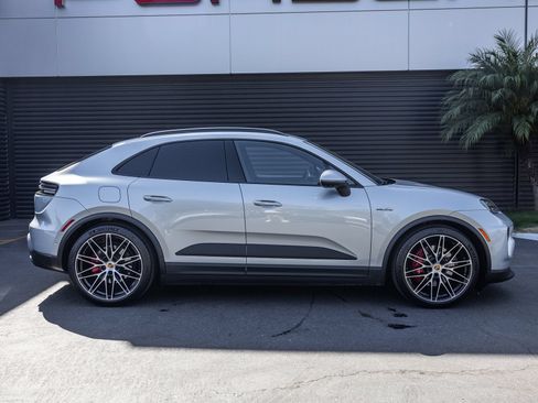Certified 2026 Porsche Macan 4S Electric AWD/4WD image 7
