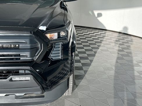 Certified 2024 Toyota Tacoma SR5 AWD/4WD image 9
