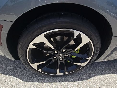 Used 2020 Chevrolet Camaro SS RWD image 6