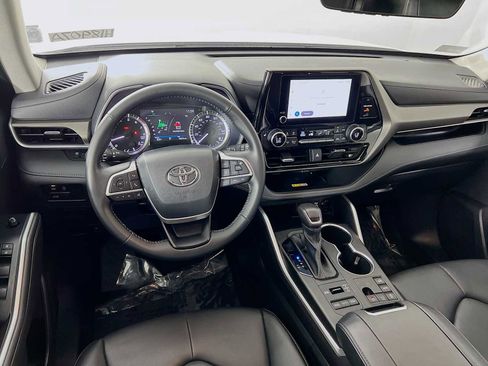 Used 2023 Toyota Highlander XLE image 23