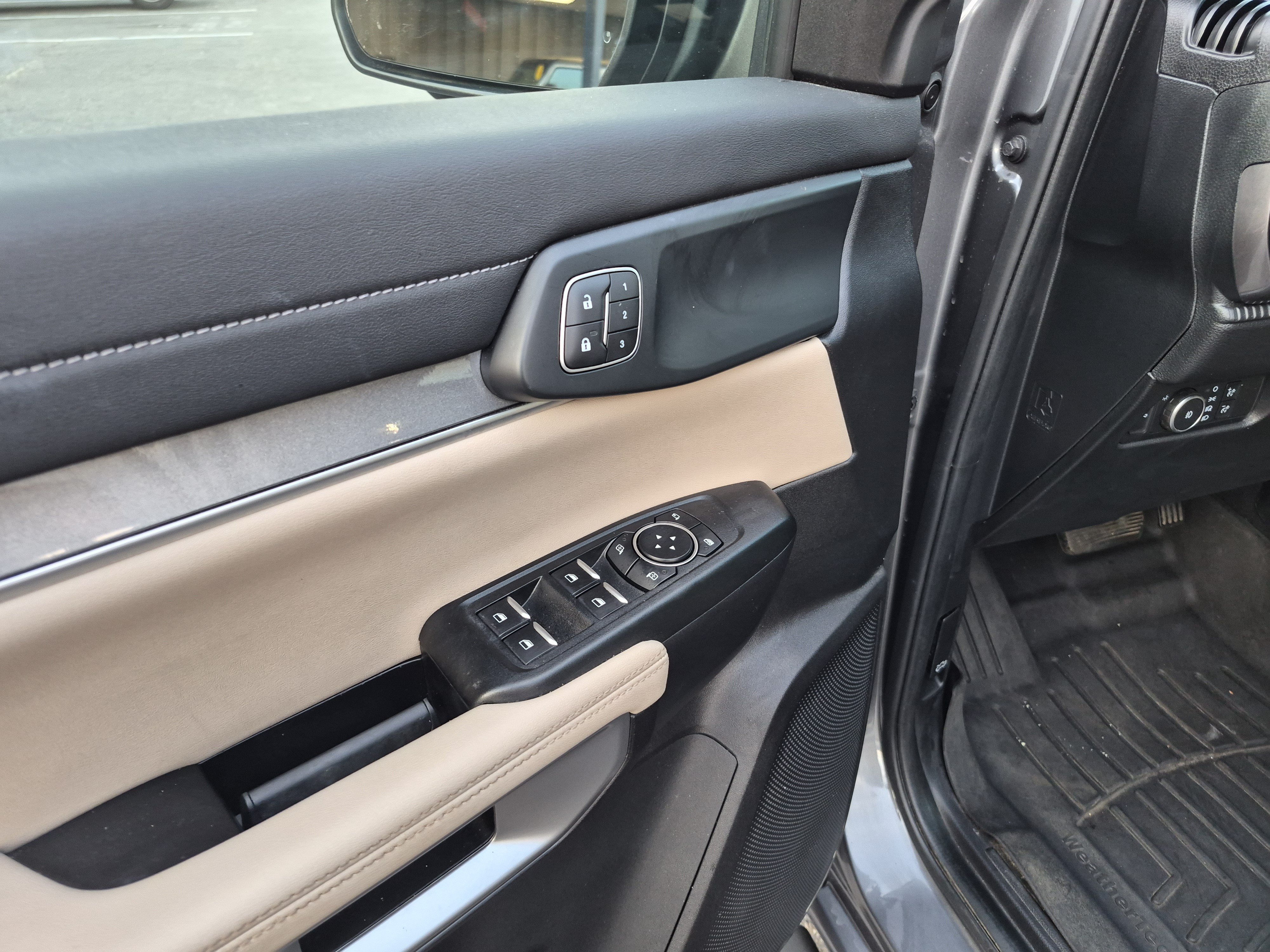 Used 2024 Ford Ranger Lariat w/ FX4 Off-Road Package AWD/4WD image 13