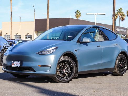 Used 2020 Tesla Model Y Long Range image 1