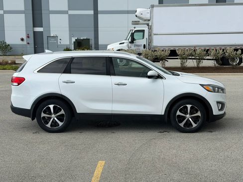 Used 2017 Kia Sorento EX FWD image 4