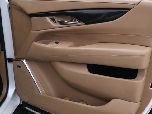 Used 2020 Cadillac Escalade Platinum image 23