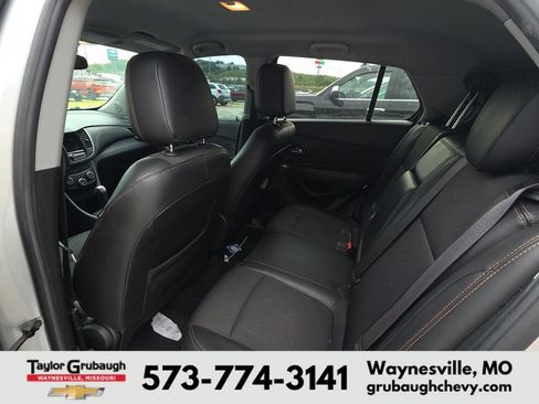 Used 2019 Chevrolet Trax LT w/ LT Convenience Package FWD image 13