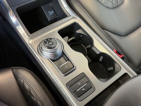 Certified 2024 Ford Edge Titanium image 19