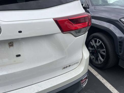 Used 2017 Toyota Highlander XLE AWD/4WD image 13