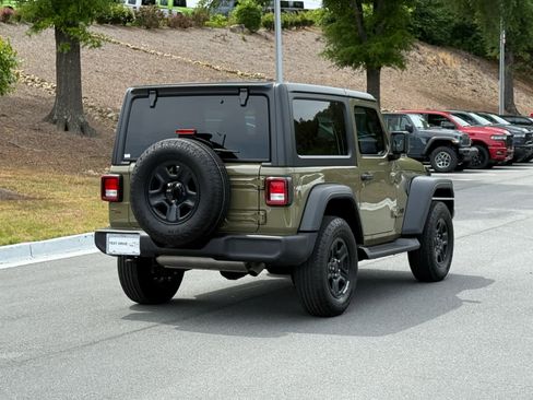 Used 2025 Jeep Wrangler Sport AWD/4WD image 5