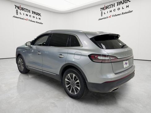 Used 2023 Lincoln Nautilus FWD w/ Premium Package image 3