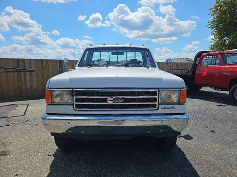 Used 1989 Ford F450 2WD Regular Cab Super Duty image 2