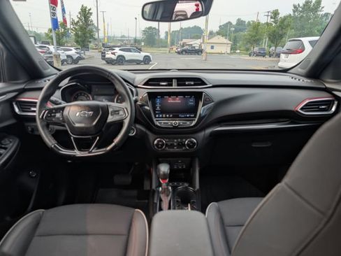 Used 2023 Chevrolet TrailBlazer RS w/ Sun and Liftgate Package AWD/4WD image 11