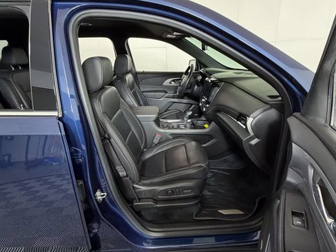 Used 2023 Chevrolet Traverse LT w/ LT Premium Package FWD image 5