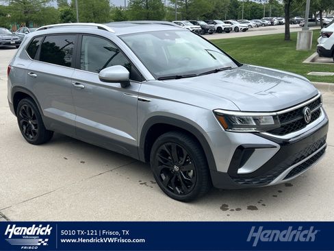Certified 2023 Volkswagen Taos SE w/ Panoramic Sunroof Package FWD image 1