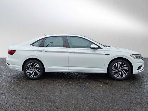 Used 2020 Volkswagen Jetta SEL Premium image 2