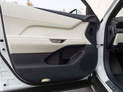 New 2026 Lexus ES 350e FWD image 31