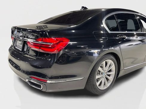 Used 2018 BMW 740i image 14