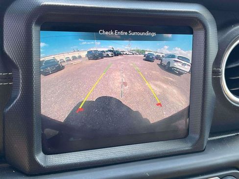 Used 2021 Jeep Wrangler Unlimited Sahara w/ Cold Weather Group AWD/4WD image 27