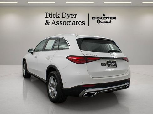 Used 2024 Mercedes-Benz GLC 300 4MATIC image 4