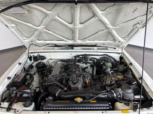 Used 1992 Toyota Pickup Deluxe AWD/4WD image 24