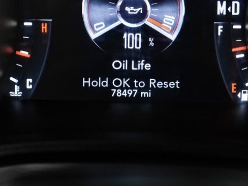 Used 2015 Dodge Challenger SXT image 17