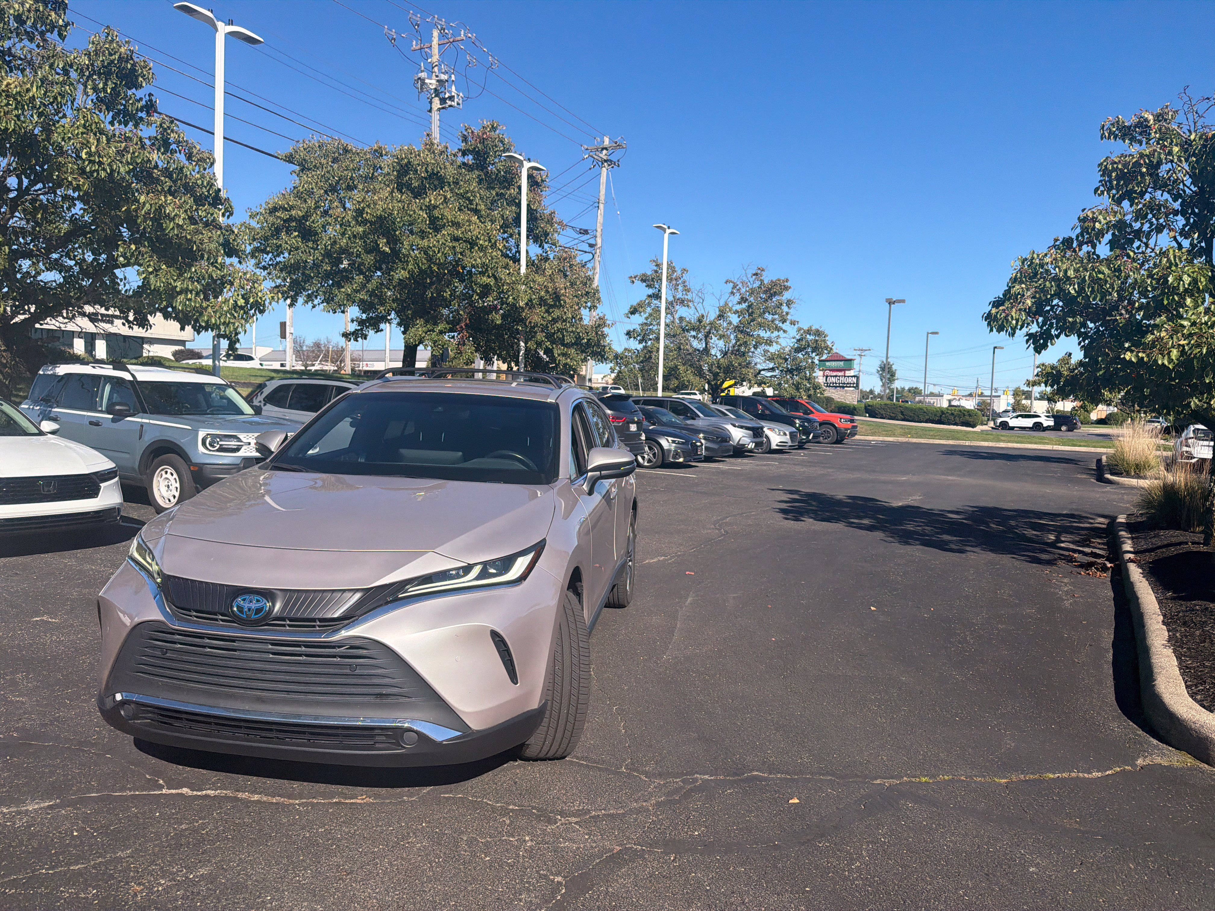 Used 2021 Toyota Venza XLE w/ Softex Package AWD/4WD image 11