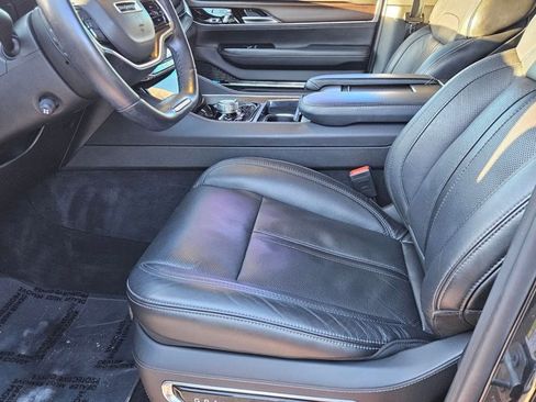 Used 2023 Jeep Grand Wagoneer 4WD image 15