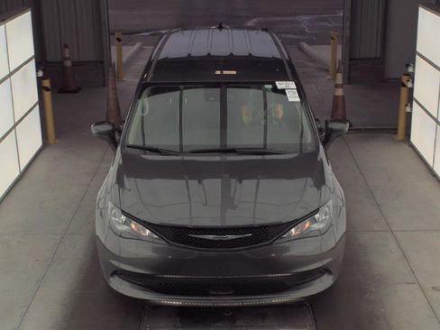 Used 2023 Chrysler Voyager LX image 2