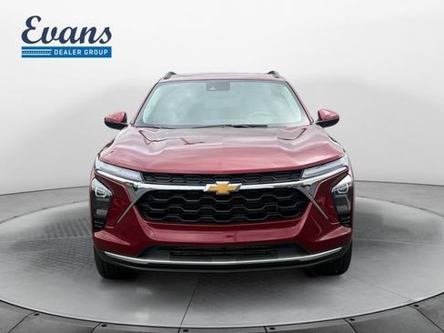 Used 2025 Chevrolet Trax LT FWD image 11