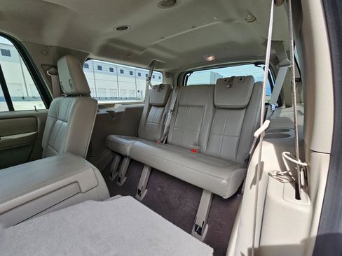 Used 2012 Lincoln Navigator L 2WD image 19