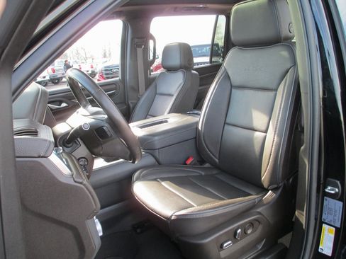 Used 2022 GMC Yukon XL Denali w/ Advanced Technology Package image 18