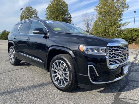 Used 2023 GMC Acadia Denali w/ Denali Technology Package AWD/4WD image 3