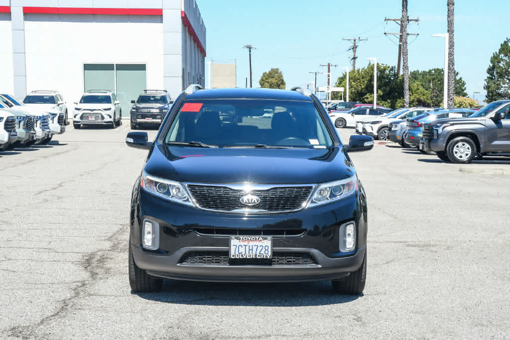 Used 2014 Kia Sorento LX w/ Premium Package FWD image 2