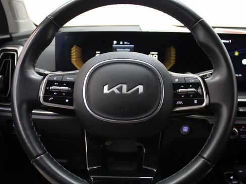 Used 2024 Kia Sorento S image 32