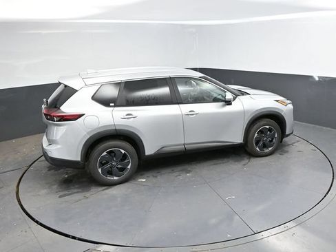 Used 2025 Nissan Rogue SV AWD/4WD image 38