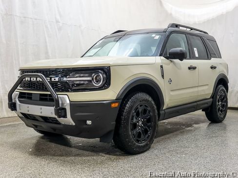 Used 2025 Ford Bronco Sport Outer Banks w/ Sasquatch Outer Banks Package AWD/4WD image 2