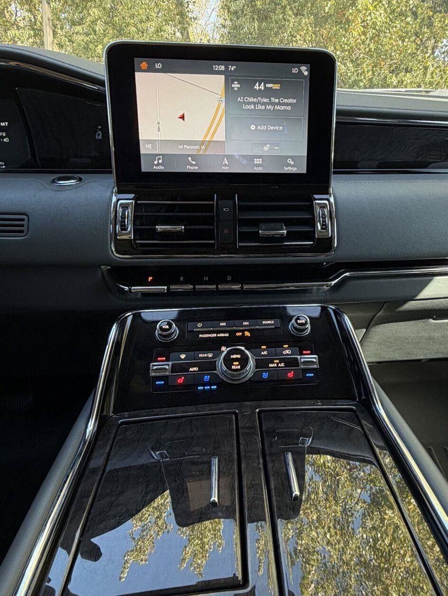 Used 2019 Lincoln Navigator L Select w/ Cargo Package AWD/4WD image 8