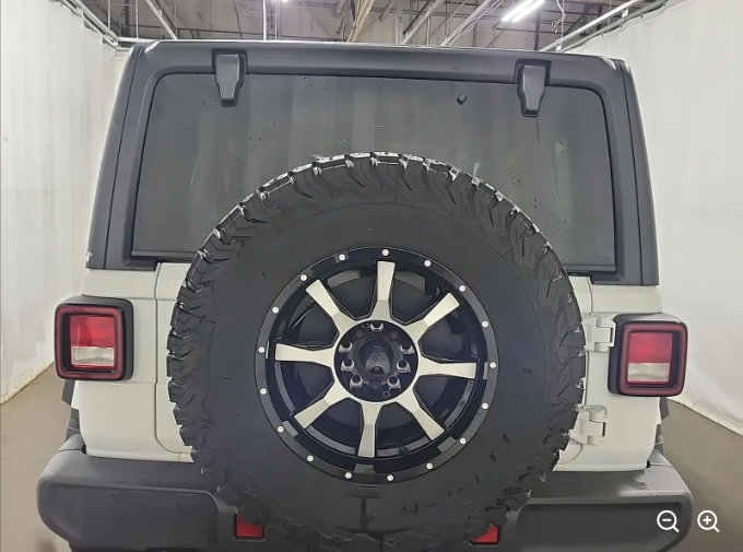 Used 2020 Jeep Wrangler Unlimited Sahara w/ Cold Weather Group AWD/4WD image 3