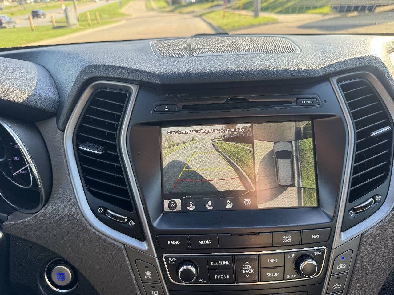 Used 2017 Hyundai Santa Fe Limited AWD/4WD image 19