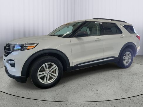 Certified 2022 Ford Explorer XLT w/ Equipment Group 202A AWD/4WD image 4