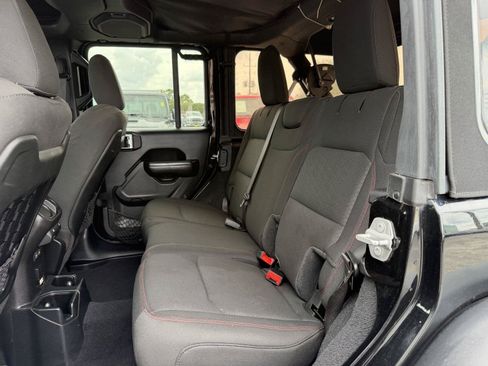 Used 2020 Jeep Wrangler Unlimited Rubicon AWD/4WD image 18