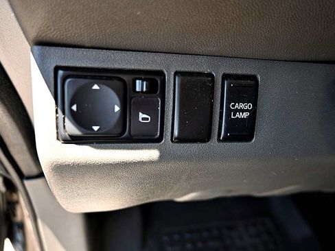Used 2017 Nissan Frontier SV w/ SV Value Truck Package RWD image 18