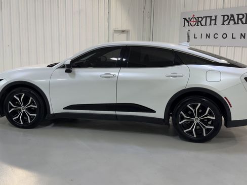 Used 2023 Toyota Crown XLE image 7