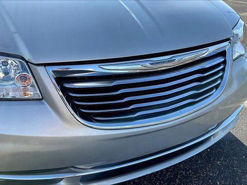 Used 2012 Chrysler Town & Country Touring w/ Entertainment Group #1 image 29