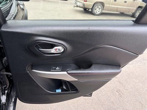 Used 2017 Jeep Cherokee Trailhawk w/ Cold Weather Group image 22