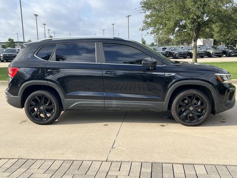 Certified 2022 Volkswagen Taos SE w/ Panoramic Sunroof Package FWD image 10