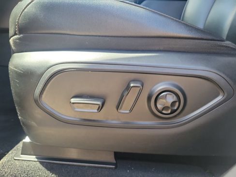 Used 2023 Jeep Grand Cherokee L Limited w/ Black Appearance Package AWD/4WD image 18